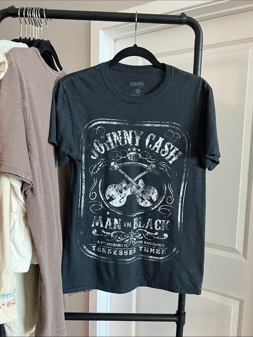 Johnny Cash Man in Black Guitar Graphic Print Tee size Small